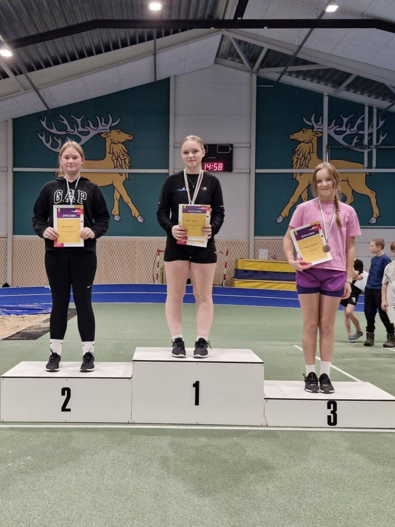 Lodes grūšanas U14 meiteņu pjedestāls