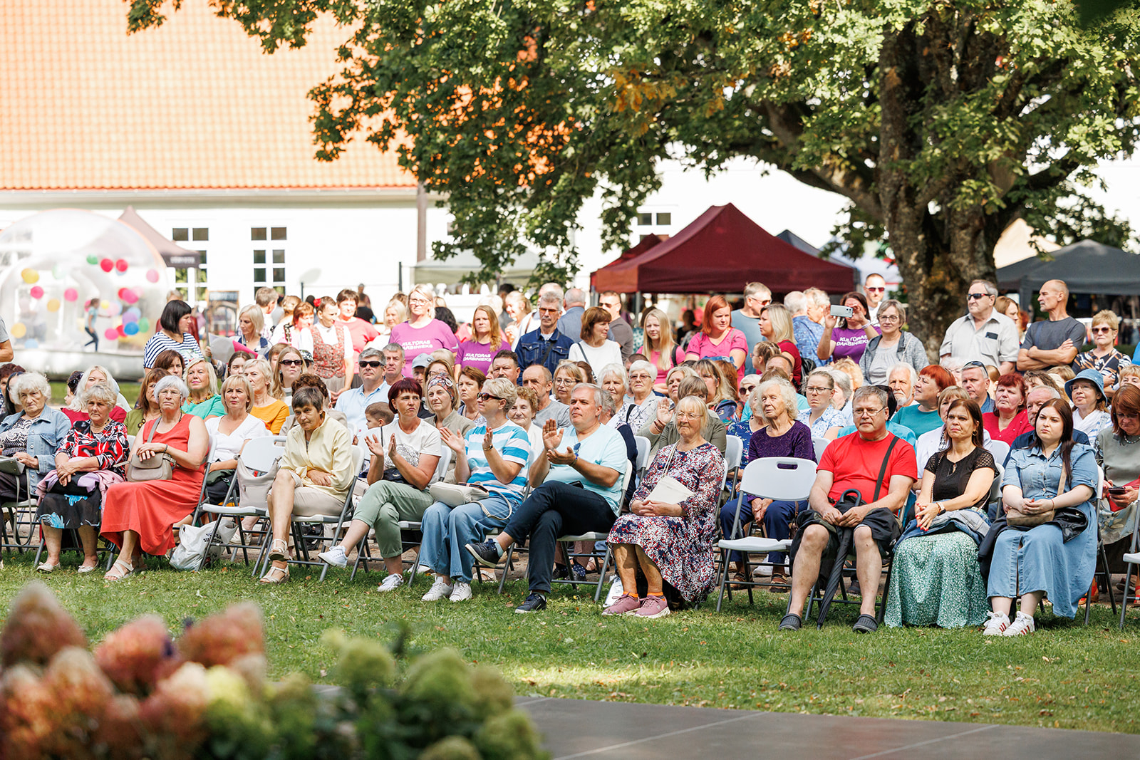 Kupls skaits apmeklētāju novada svētkos