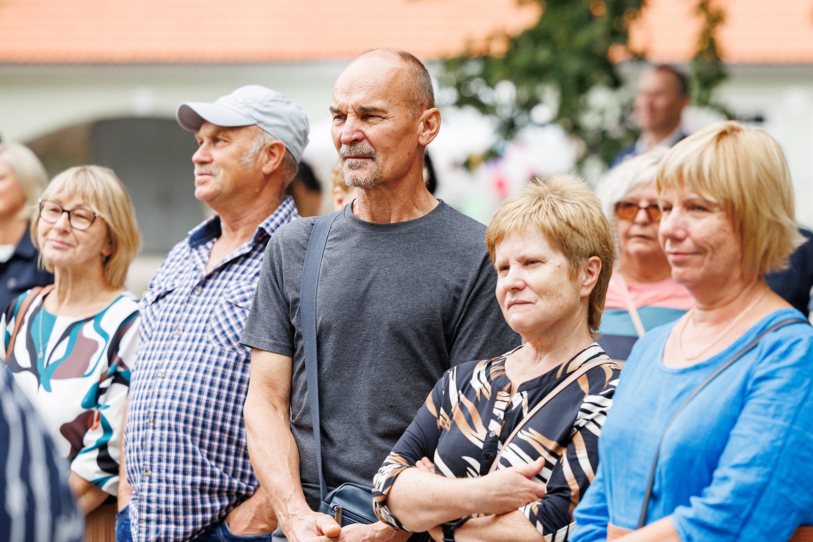 Apmeklētāji priecīgi klausās svētku koncertu