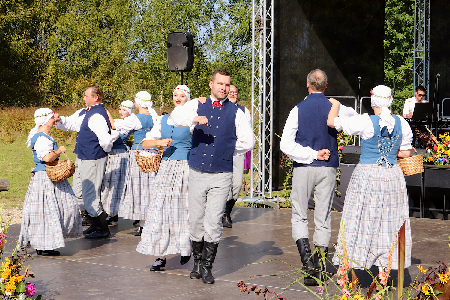 Dejo tautas deju kolektīvs