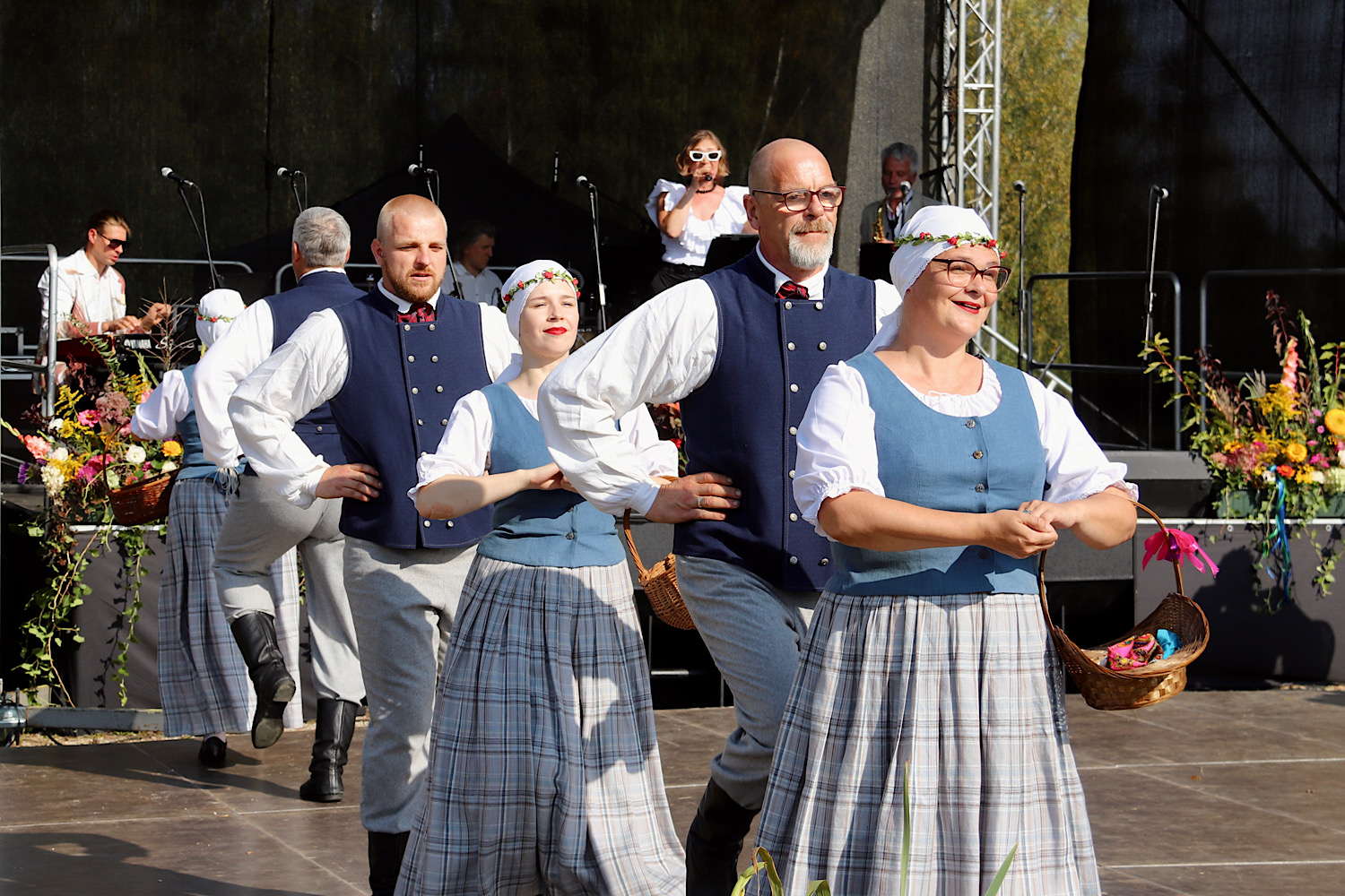 Dejo tautas deju kolektīvs