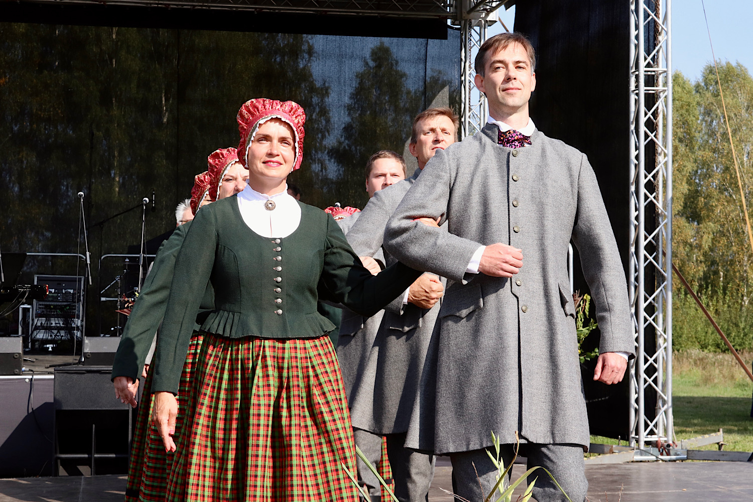 Dejo tautas deju kolektīvs