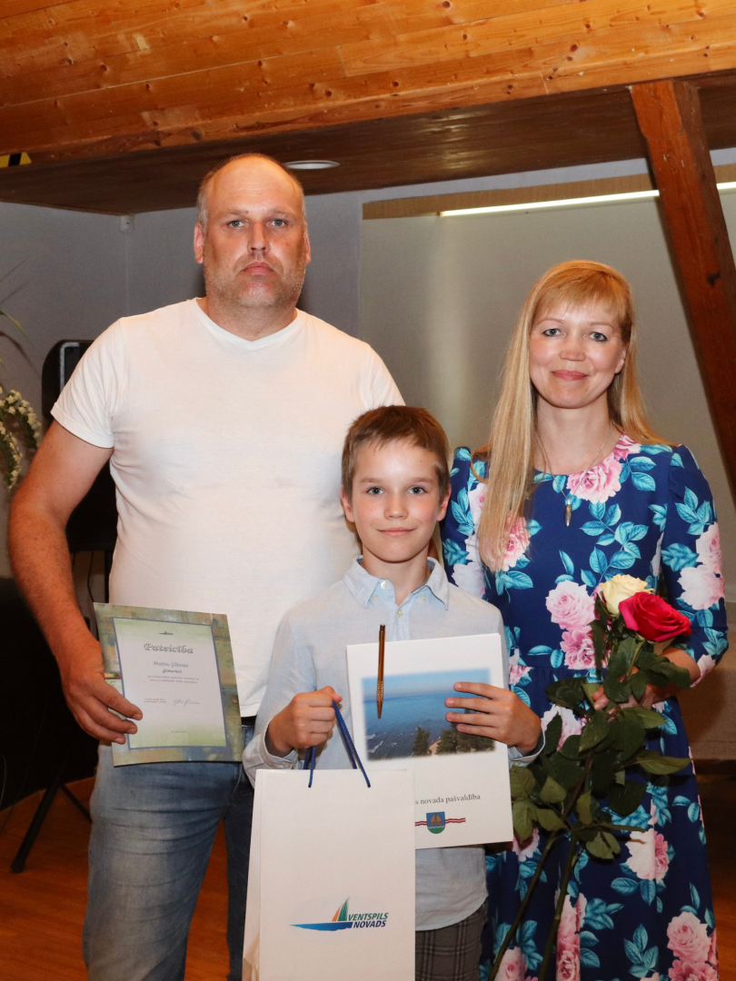 Apbalvotais ar atzinības rakstu