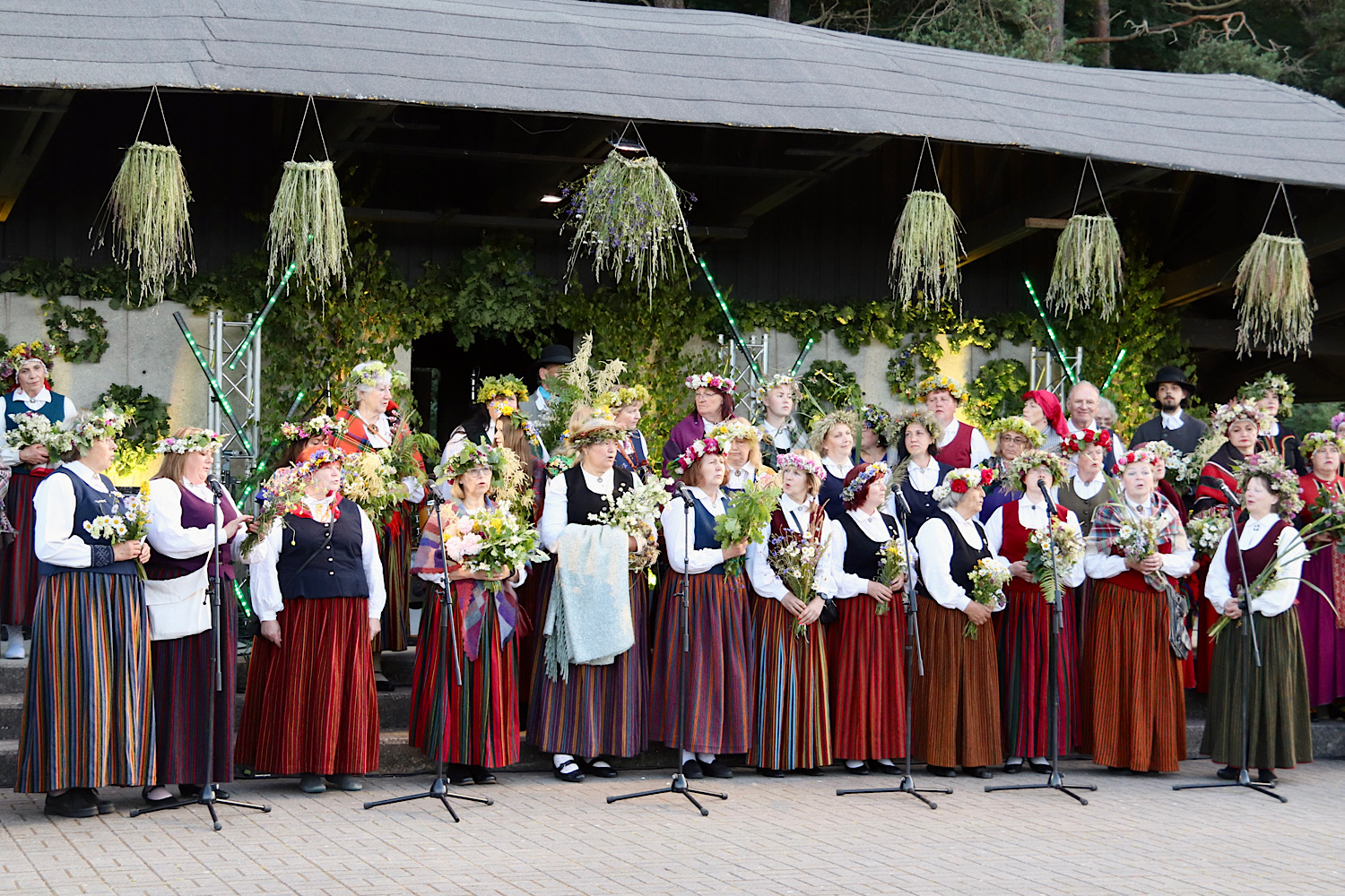 Dzied folkloras kopa