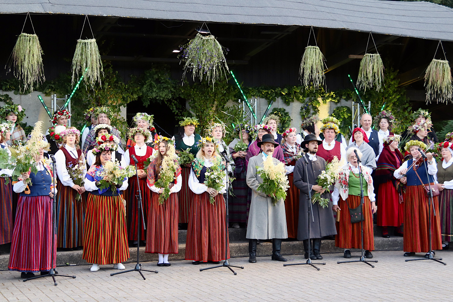 Dzied folkloras kopa