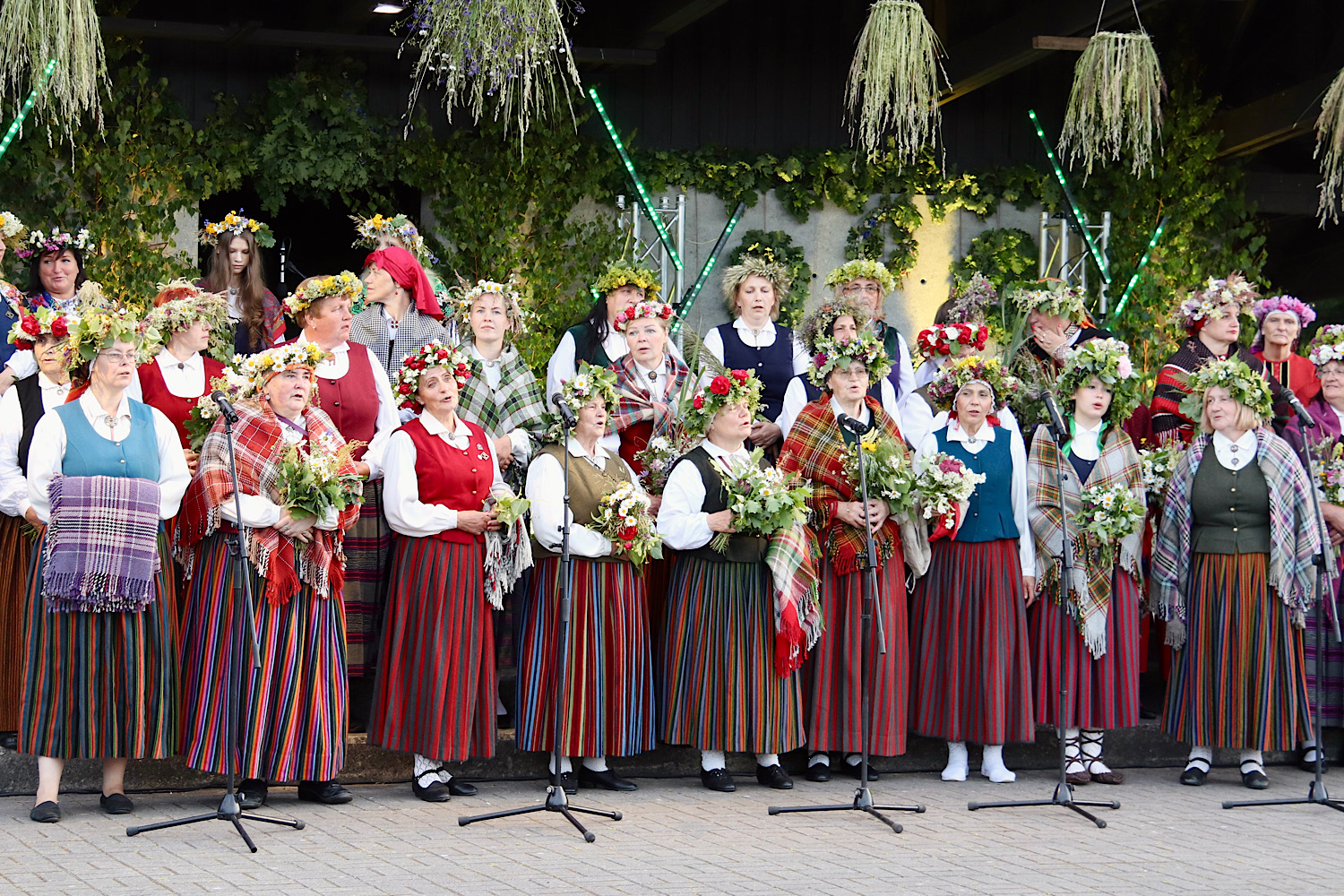 Dzied folkloras kopa