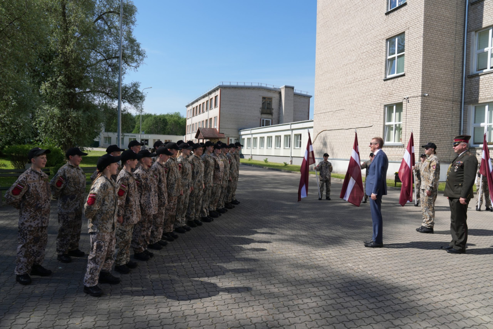 Valsts prezidents un jaunsargi