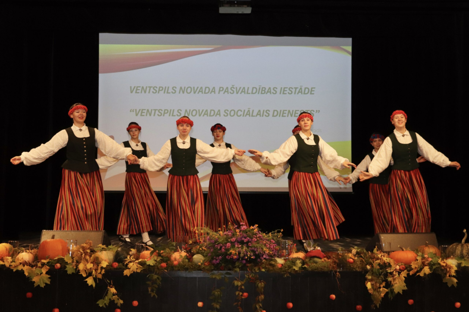 Dejo tautas deju kolektīvs