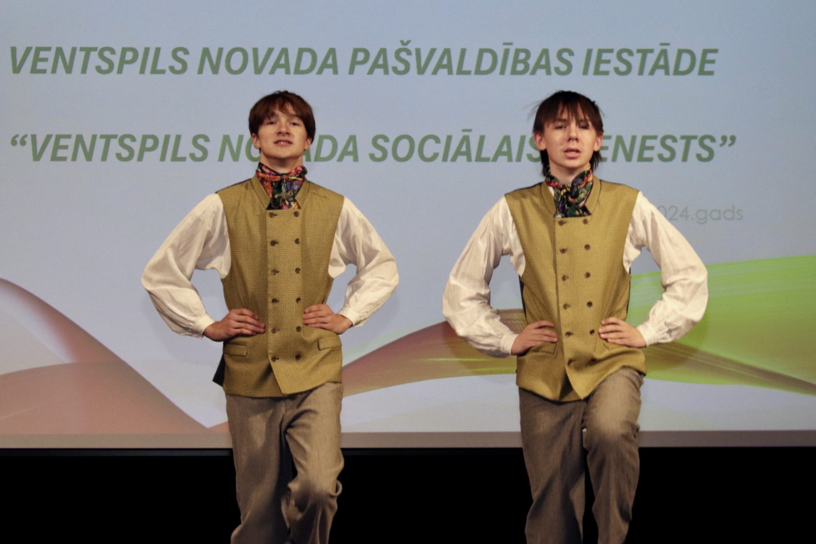 Dejo tautas deju kolektīvs