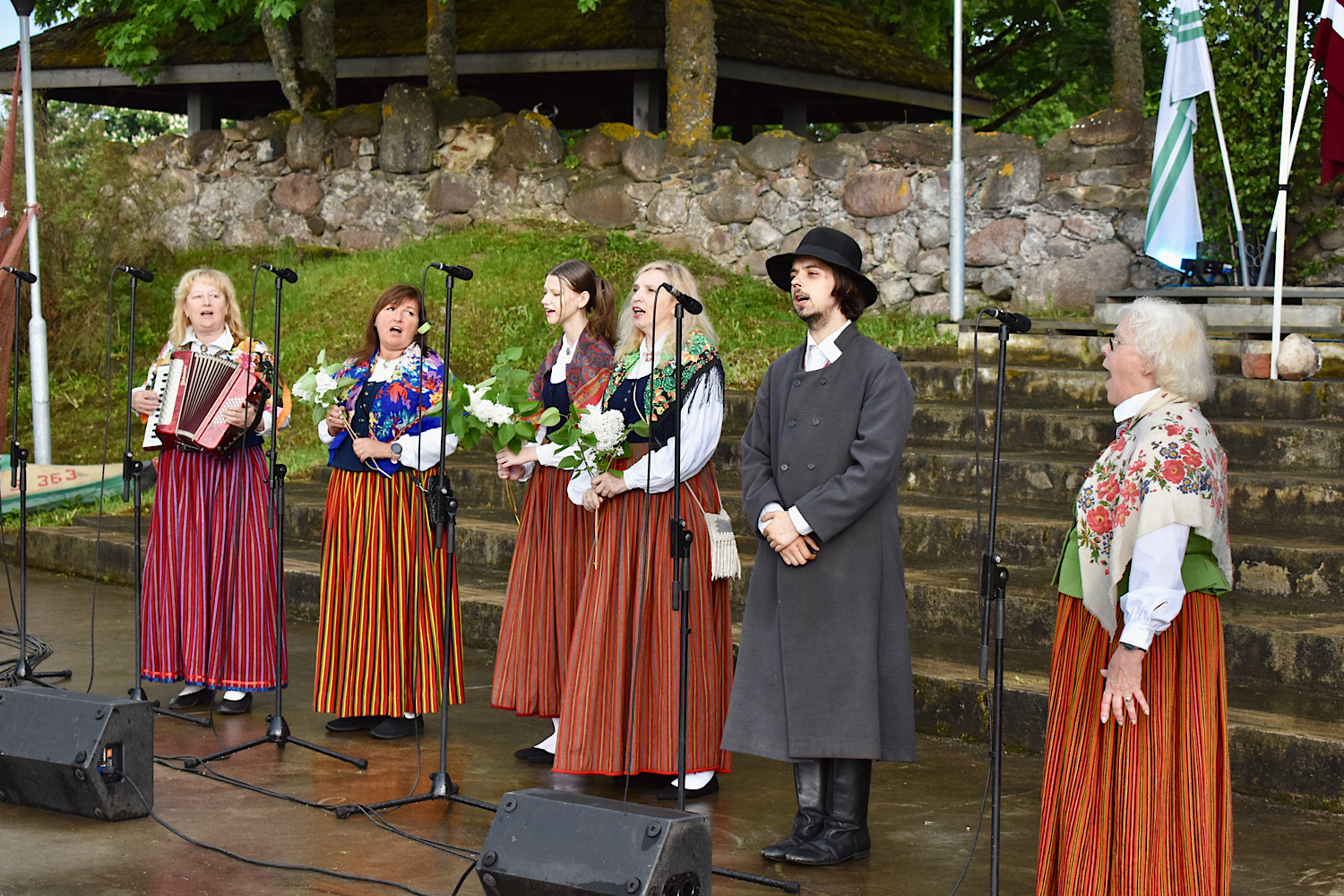 Dzied folkloras kopa