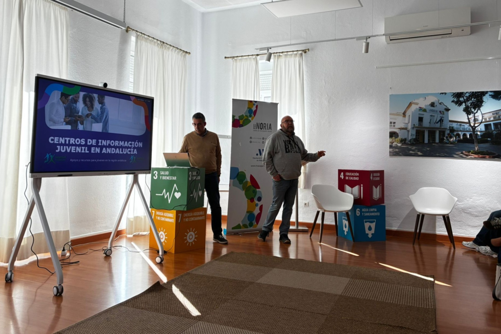 Ventspils novada Izglītības pārvaldes vadītājas vietniece Sibilla Veģe un Piltenes kultūras nama vadītāja Zane Jope devās pieredzes apmaiņas braucienā uz Spāniju