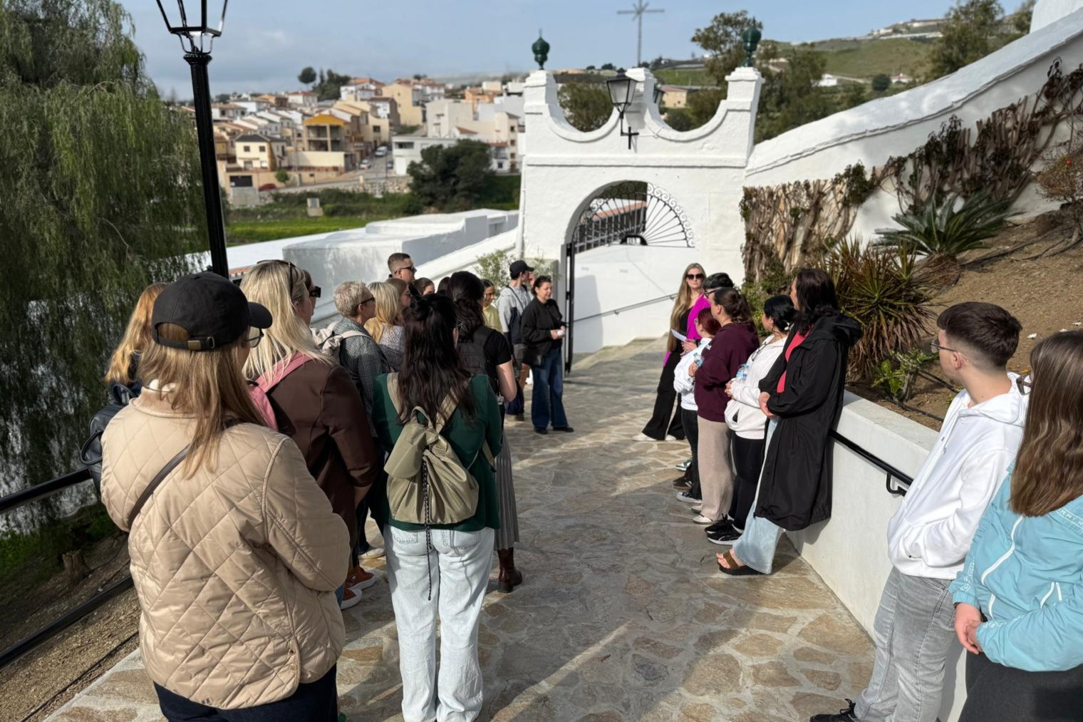 Ventspils novada Izglītības pārvaldes vadītājas vietniece Sibilla Veģe un Piltenes kultūras nama vadītāja Zane Jope devās pieredzes apmaiņas braucienā uz Spāniju