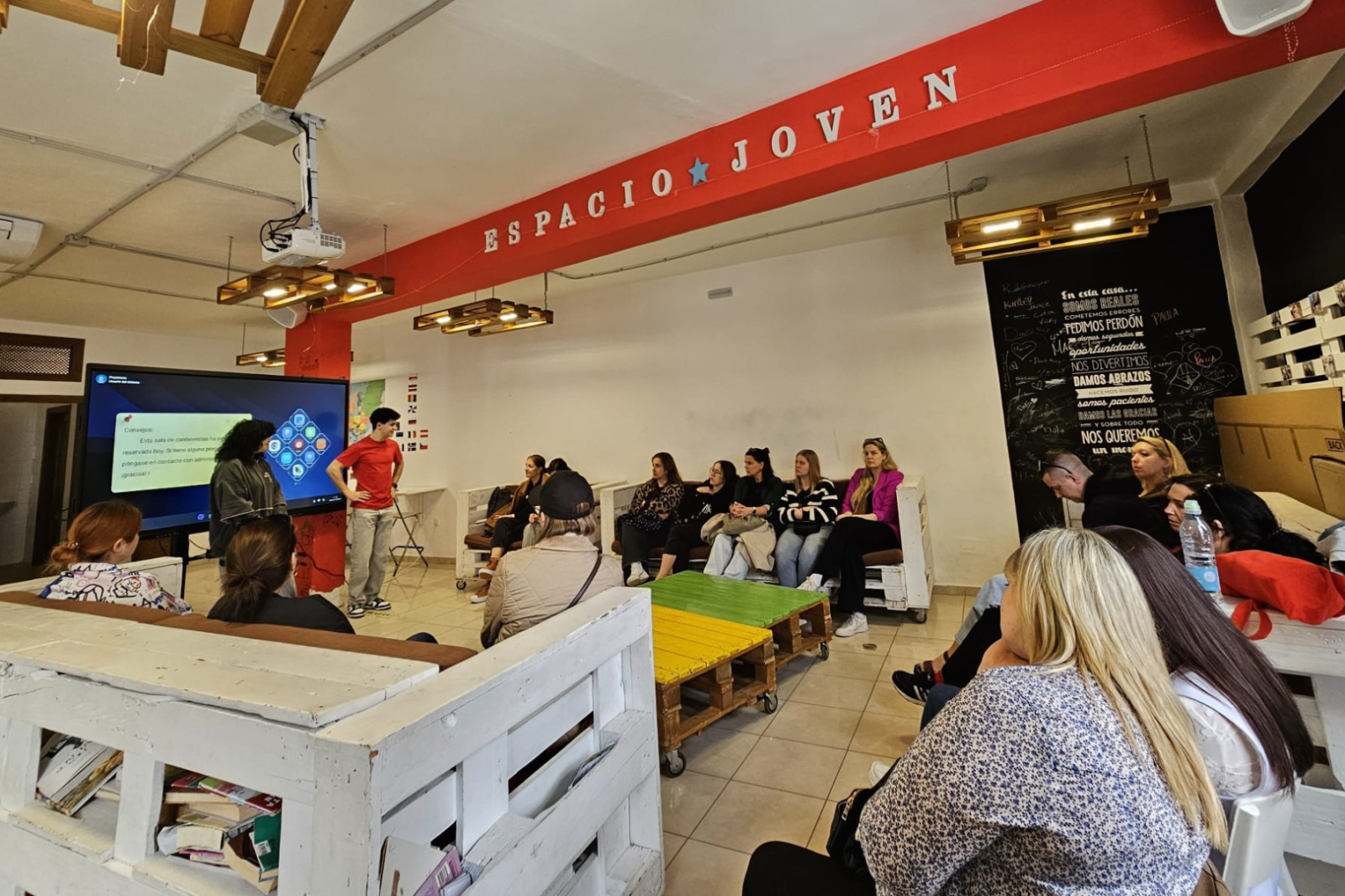 Ventspils novada Izglītības pārvaldes vadītājas vietniece Sibilla Veģe un Piltenes kultūras nama vadītāja Zane Jope devās pieredzes apmaiņas braucienā uz Spāniju