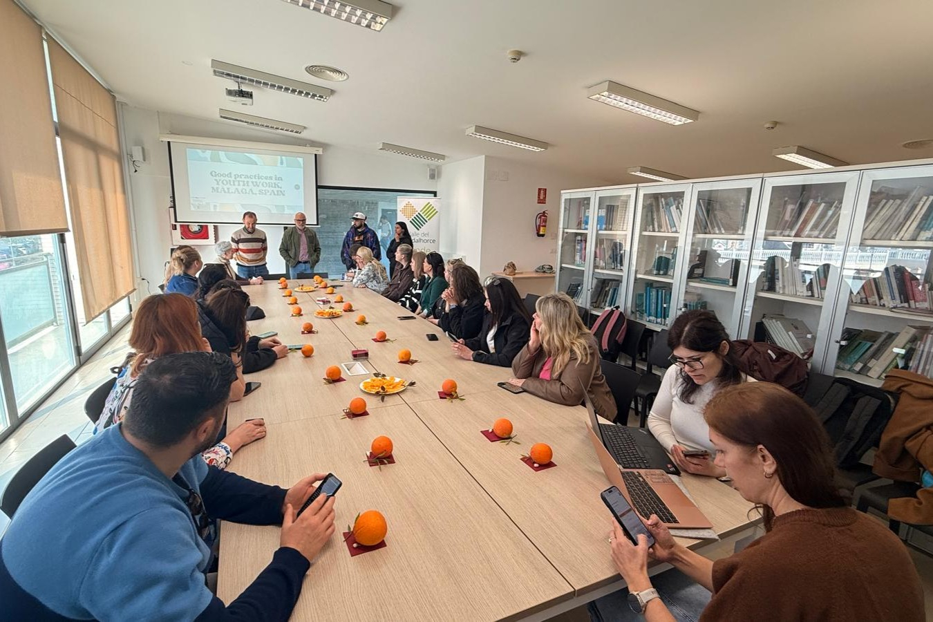 Ventspils novada Izglītības pārvaldes vadītājas vietniece Sibilla Veģe un Piltenes kultūras nama vadītāja Zane Jope devās pieredzes apmaiņas braucienā uz Spāniju