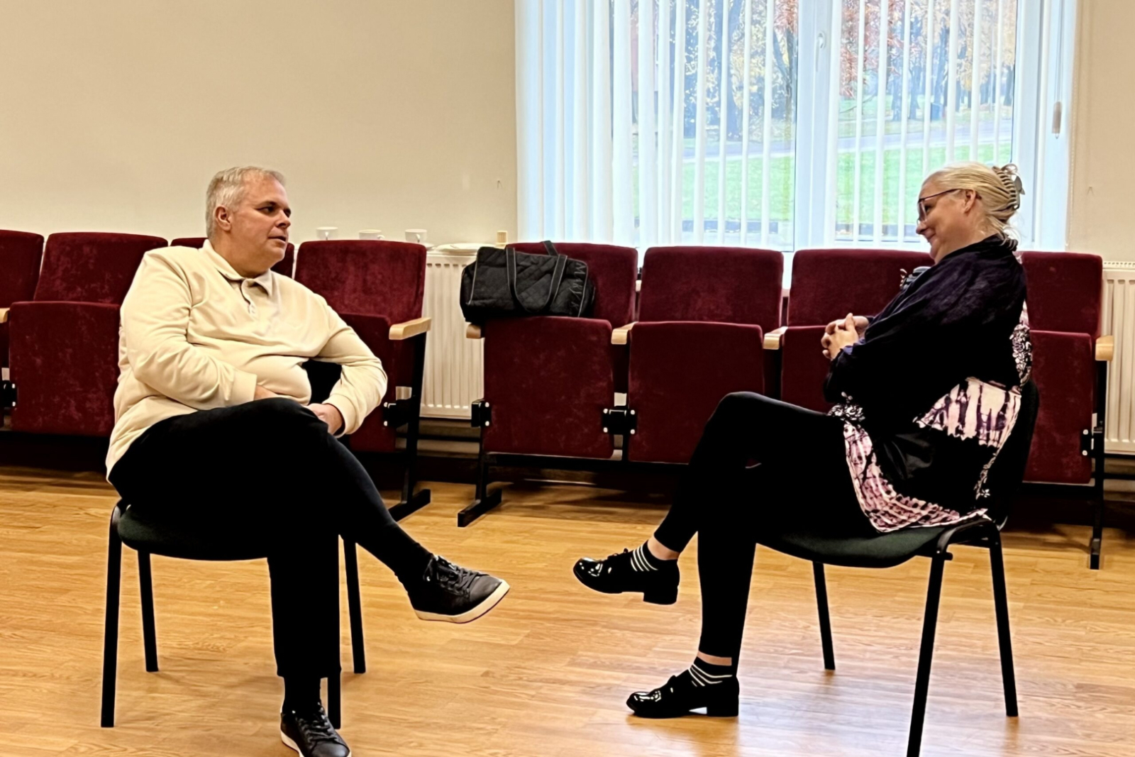 Pasākuma dalībnieki pilda uzdevumus