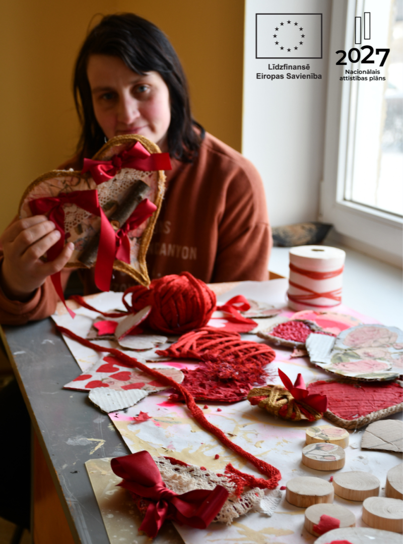 . Šobrīd dalībnieki aktīvi gatavo putnu barotavas, putnu būrīšus un veido dažādus Valentīndienas dekorus