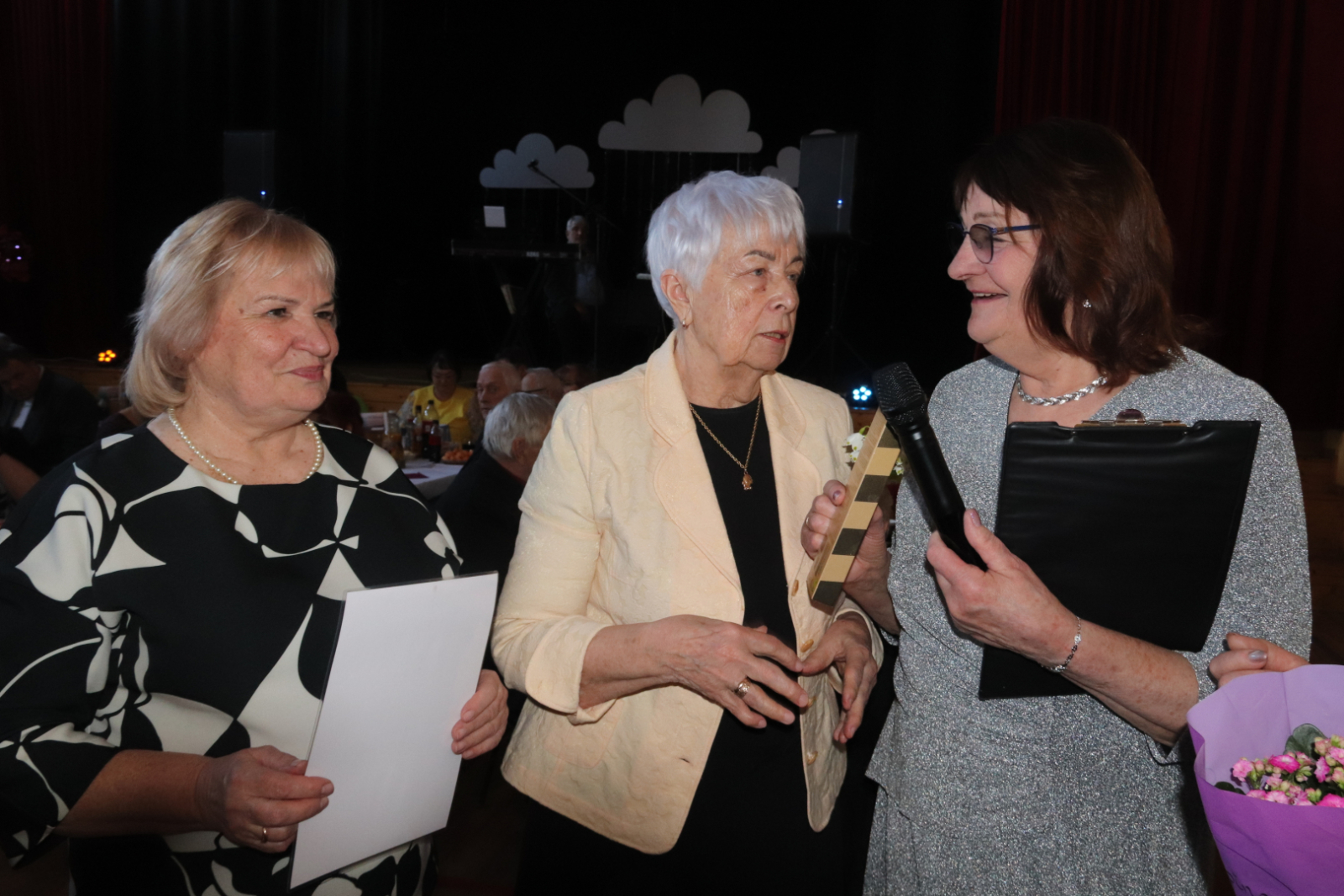 Seniori svinēja Sudrabotās melodijas