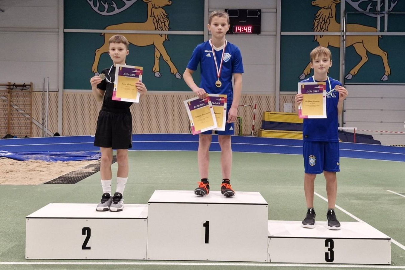 Tāllēkšanas U12 puišu pjedestāls