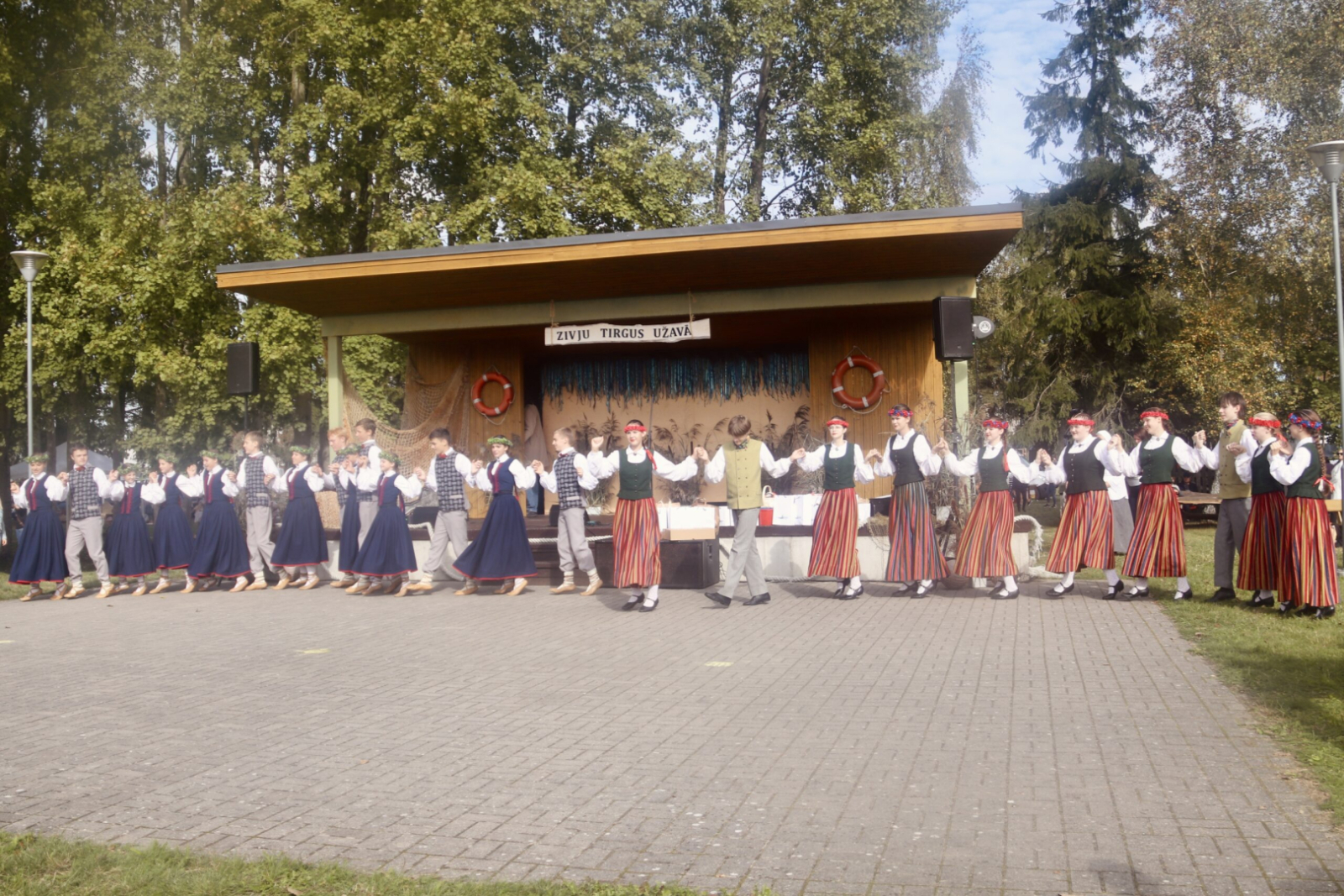 Dejo bērnu deju kolektīvi