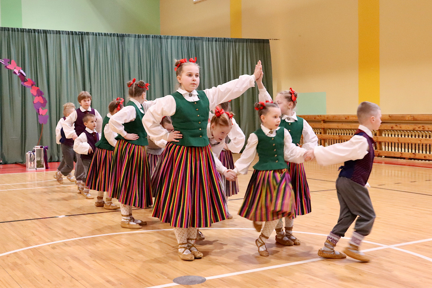 Dejo bērnu deju kolektīvs